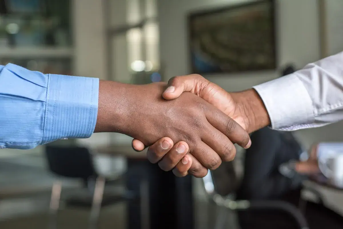 OceanMind broker shaking hands with a client after settling a claim